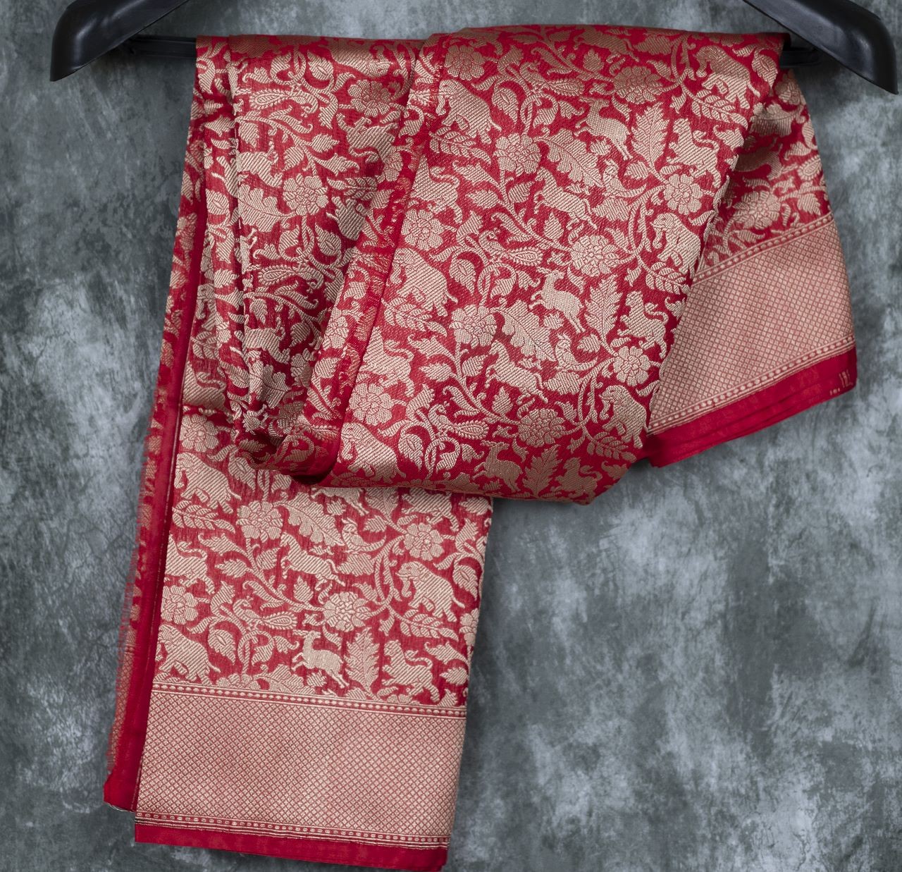 RED KATAN FIGURE SILK DUPATTA